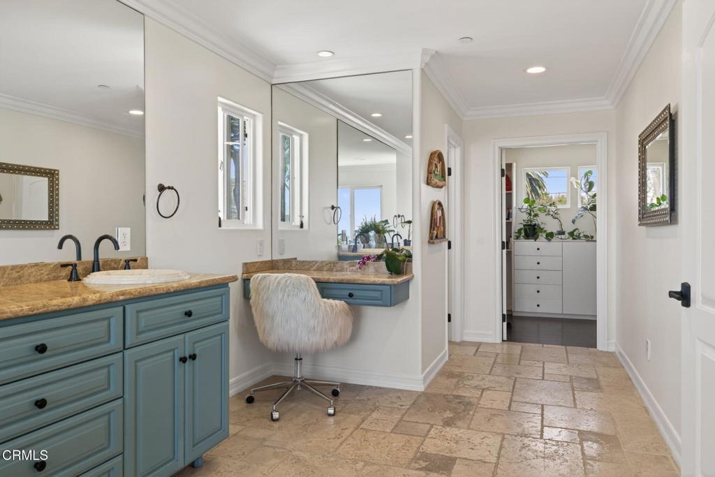 Ventura, California, 93001, United States, 3 Bedrooms Bedrooms, ,4 BathroomsBathrooms,Residential,Active,2045009