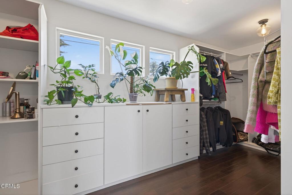 Ventura, California, 93001, United States, 3 Bedrooms Bedrooms, ,4 BathroomsBathrooms,Residential,Active,2045009