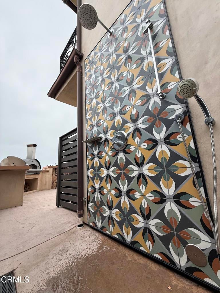 Ventura, California, 93001, United States, 3 Bedrooms Bedrooms, ,4 BathroomsBathrooms,Residential,Active,2045009