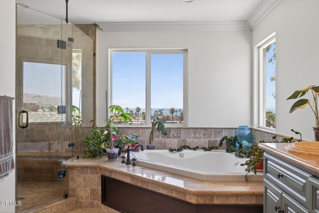 Ventura, California, 93001, United States, 3 Bedrooms Bedrooms, ,4 BathroomsBathrooms,Residential,Active,2045009