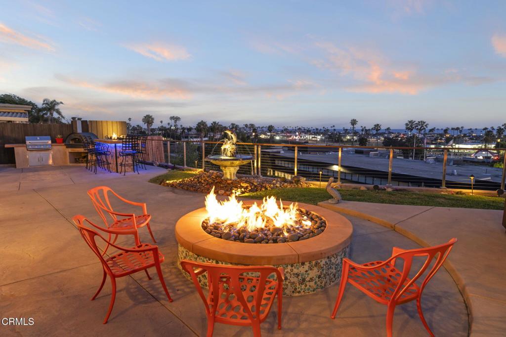 Ventura, California, 93001, United States, 3 Bedrooms Bedrooms, ,4 BathroomsBathrooms,Residential,Active,2045009