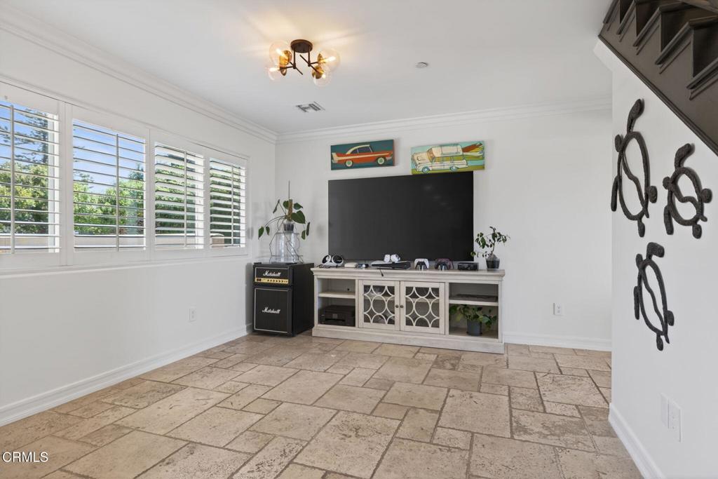 Ventura, California, 93001, United States, 3 Bedrooms Bedrooms, ,4 BathroomsBathrooms,Residential,Active,2045009