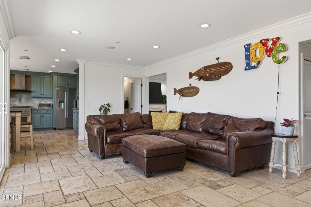 Ventura, California, 93001, United States, 3 Bedrooms Bedrooms, ,4 BathroomsBathrooms,Residential,Active,2045009