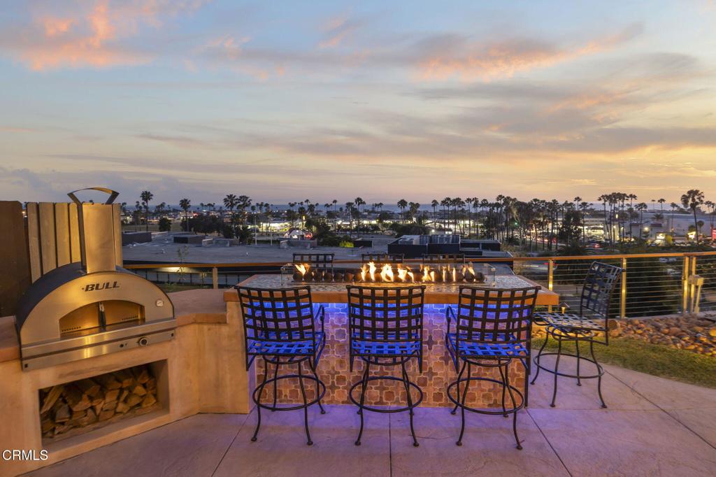 Ventura, California, 93001, United States, 3 Bedrooms Bedrooms, ,4 BathroomsBathrooms,Residential,Active,2045009