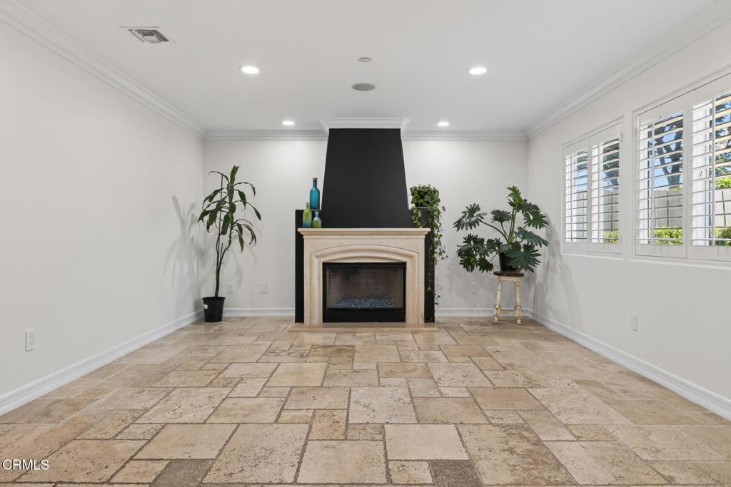 Ventura, California, 93001, United States, 3 Bedrooms Bedrooms, ,4 BathroomsBathrooms,Residential,Active,2045009