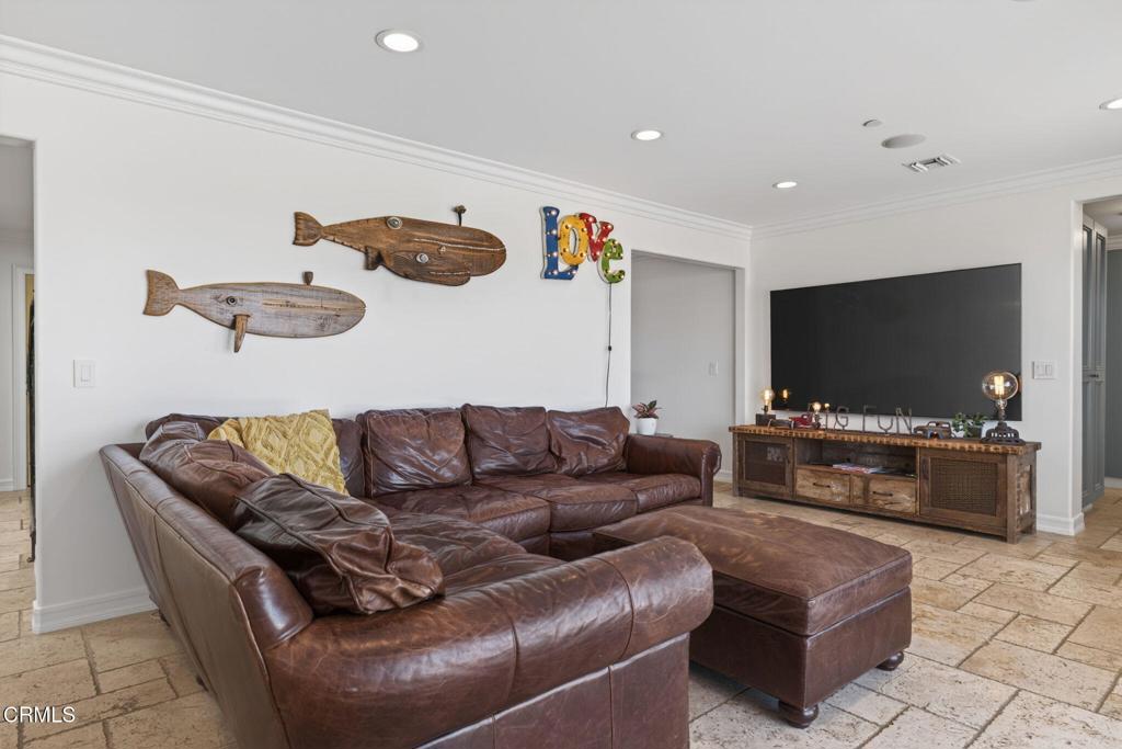 Ventura, California, 93001, United States, 3 Bedrooms Bedrooms, ,4 BathroomsBathrooms,Residential,Active,2045009