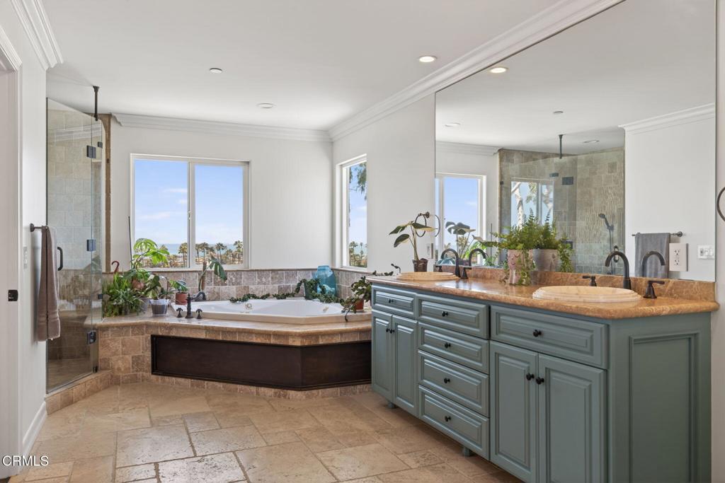 Ventura, California, 93001, United States, 3 Bedrooms Bedrooms, ,4 BathroomsBathrooms,Residential,Active,2045009
