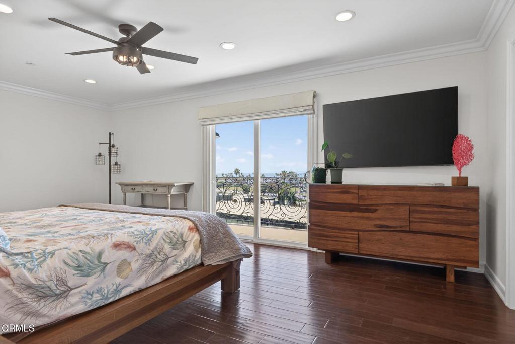 Ventura, California, 93001, United States, 3 Bedrooms Bedrooms, ,4 BathroomsBathrooms,Residential,Active,2045009