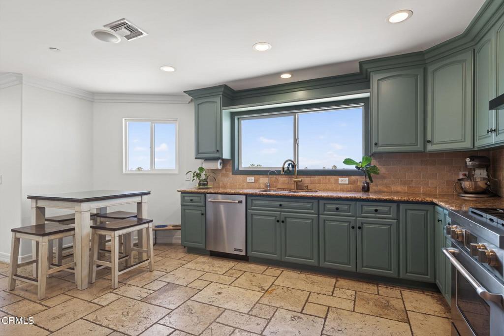 Ventura, California, 93001, United States, 3 Bedrooms Bedrooms, ,4 BathroomsBathrooms,Residential,Active,2045009
