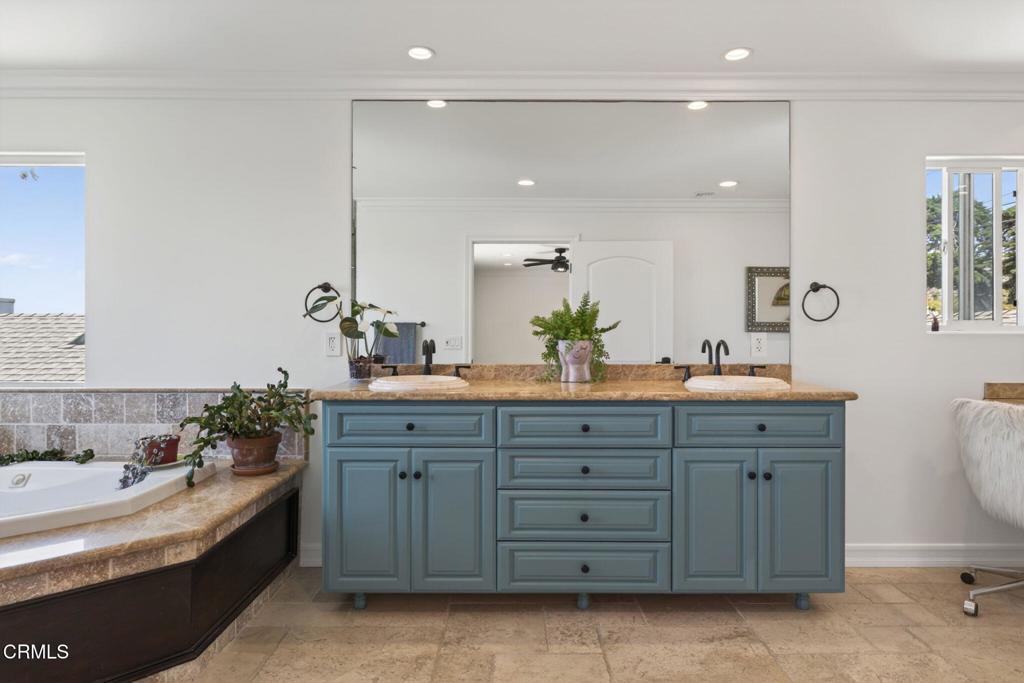 Ventura, California, 93001, United States, 3 Bedrooms Bedrooms, ,4 BathroomsBathrooms,Residential,Active,2045009