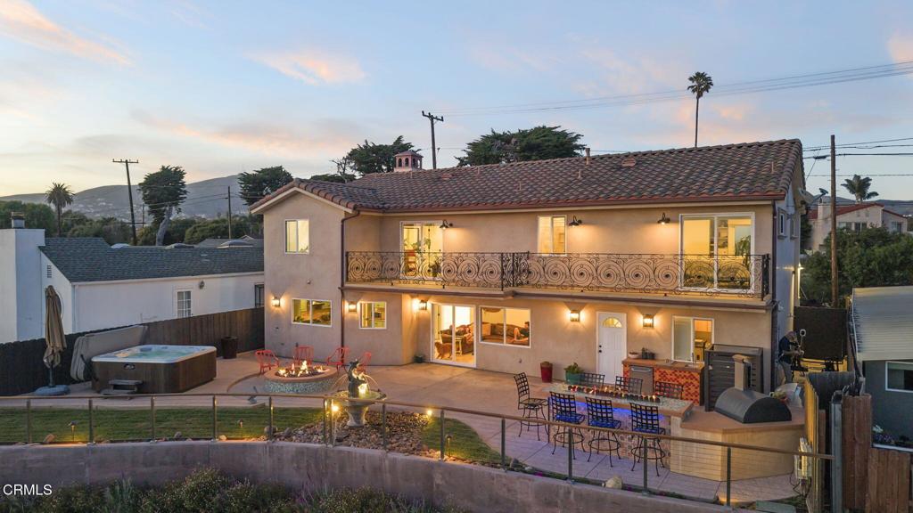 Ventura, California, 93001, United States, 3 Bedrooms Bedrooms, ,4 BathroomsBathrooms,Residential,Active,2045009