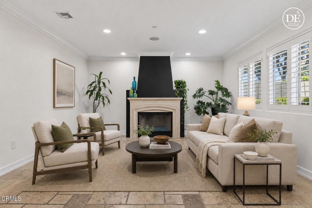 Ventura, California, 93001, United States, 3 Bedrooms Bedrooms, ,4 BathroomsBathrooms,Residential,Active,2045009