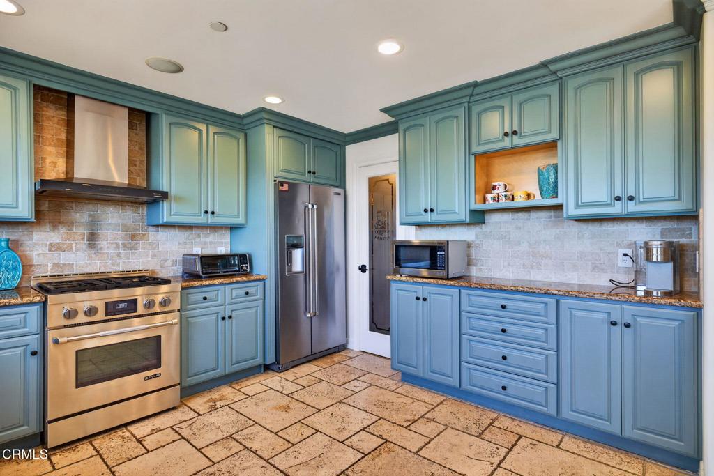 Ventura, California, 93001, United States, 3 Bedrooms Bedrooms, ,4 BathroomsBathrooms,Residential,Active,2045009