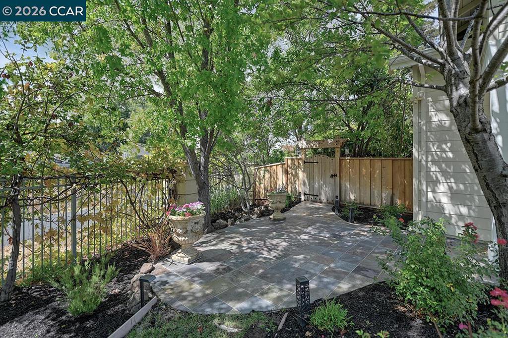 512 Matisse Ct