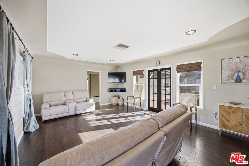 2755 San Gabriel Street