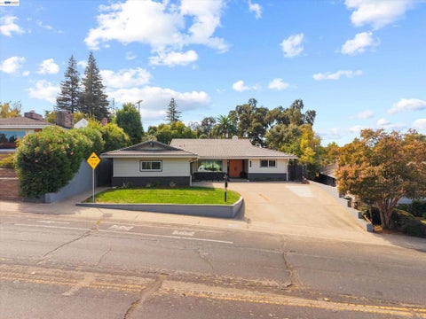 Photo of 1206 43Rd Ave AVE, Sacramento, CA 95831 (MLS # 41147492)