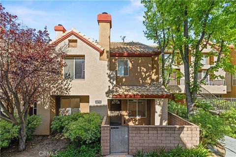 Photo of 22713 Copper Hill Dr #44, Saugus, CA 91350 (MLS # SR26087088)