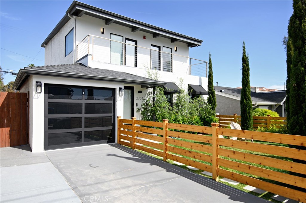 2704 Oak Ave