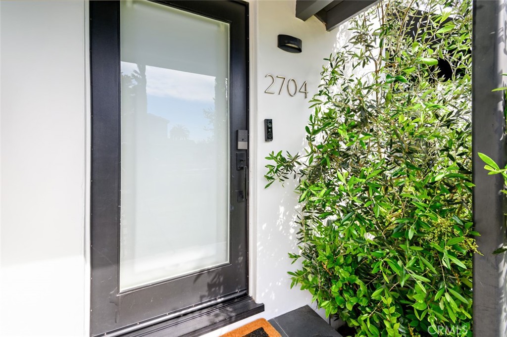 2704 Oak Ave