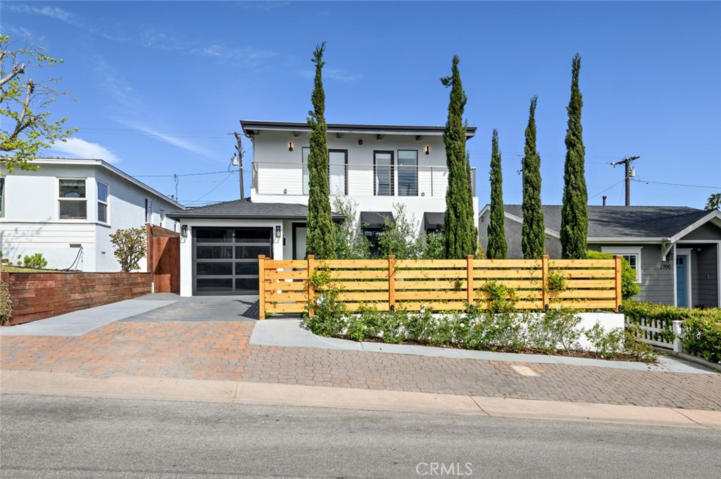 2704 Oak Ave