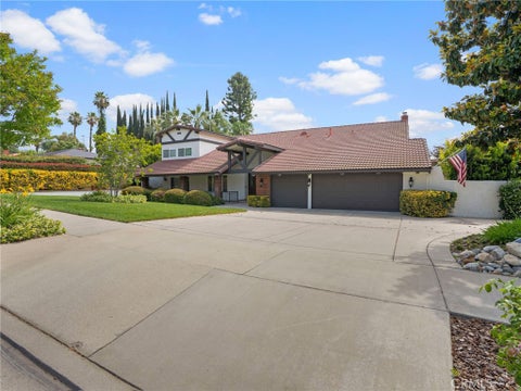 Photo of 2304 N San Antonio Avenue, Upland, CA 91784 (MLS # CV26113180)