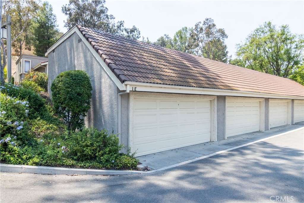 Oak Park (867) - Residential Lease