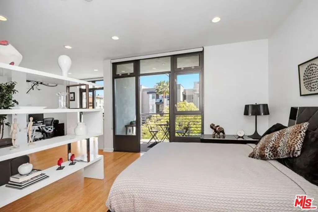 Playa Vista, California 90094, United States, 2 Bedrooms Bedrooms, ,2 BathroomsBathrooms,Residential,Active,202070