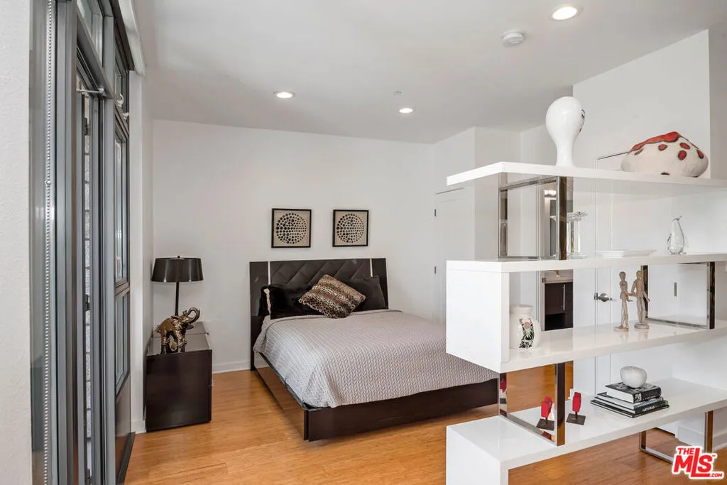 Playa Vista, California 90094, United States, 2 Bedrooms Bedrooms, ,2 BathroomsBathrooms,Residential,Active,202070