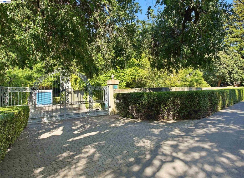 9368 Oakwilde Ave
