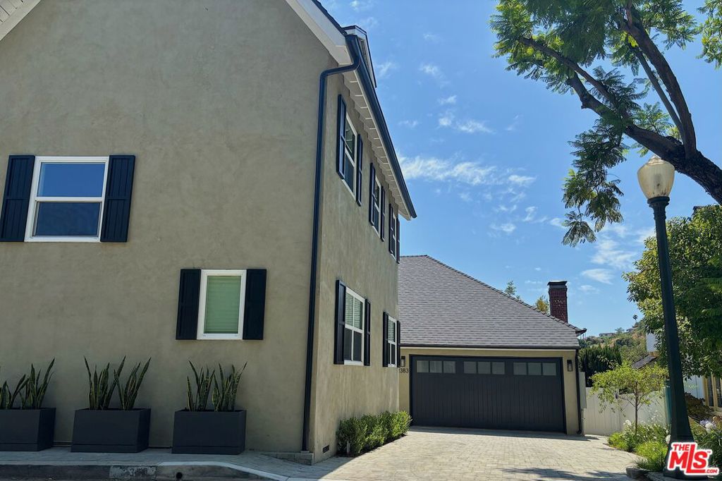 2383 Panorama Terrace