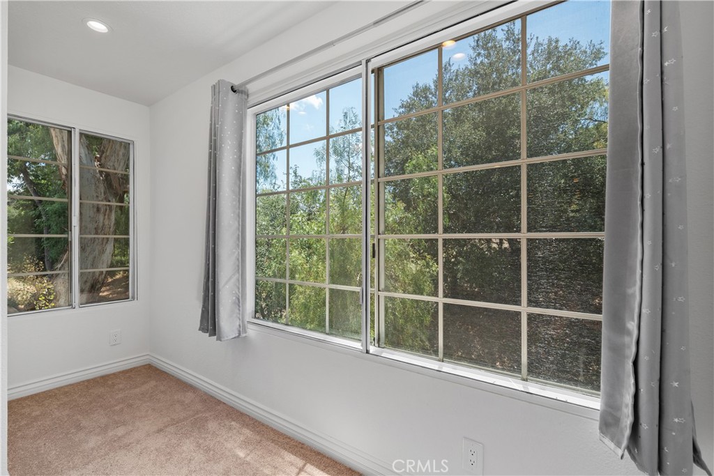 5525 Canoga Avenue 218