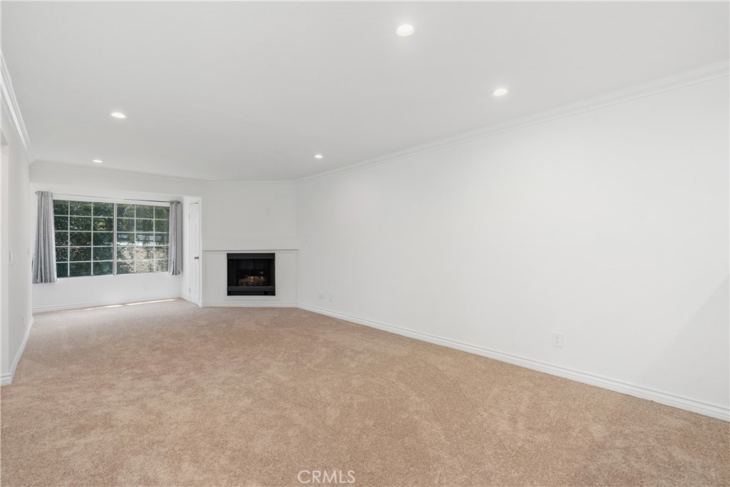 5525 Canoga Avenue 218