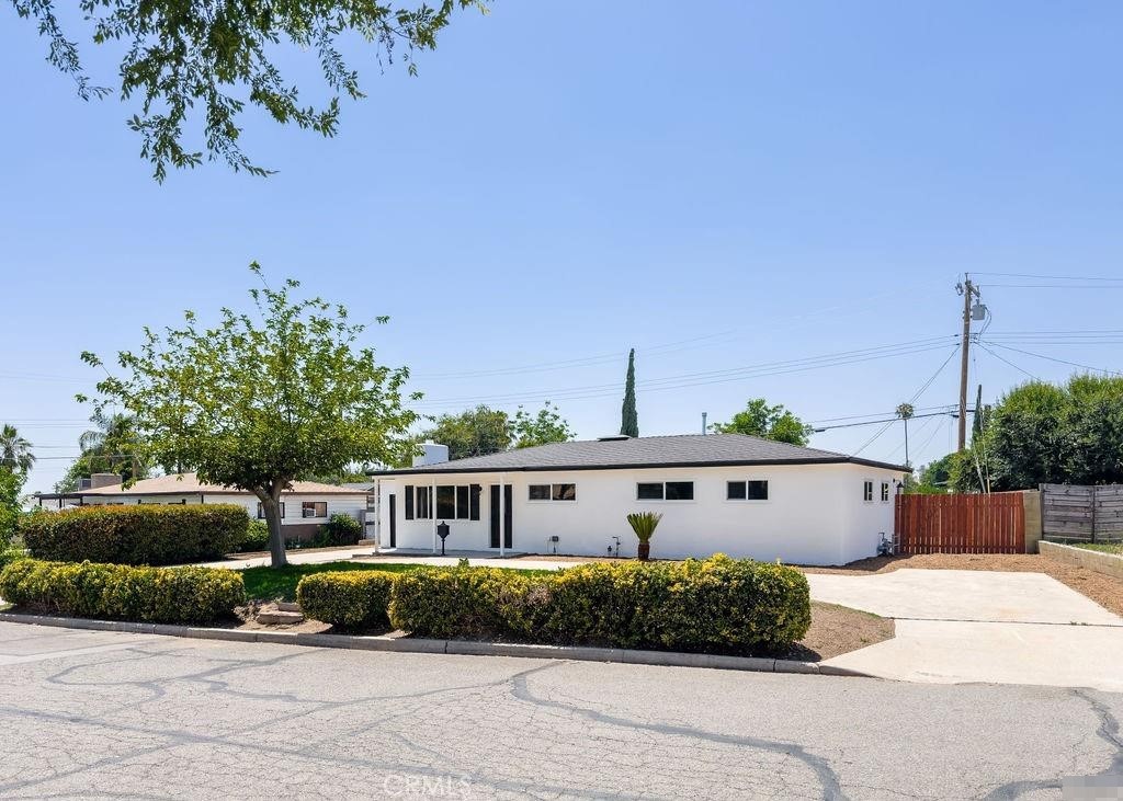 6692 Elm Avenue