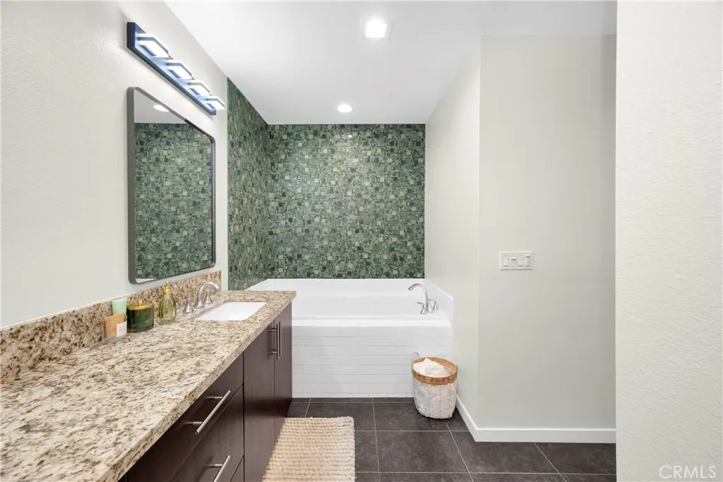 Irvine, California 92612, United States, 2 Bedrooms Bedrooms, ,3 BathroomsBathrooms,Residential,Active,233765