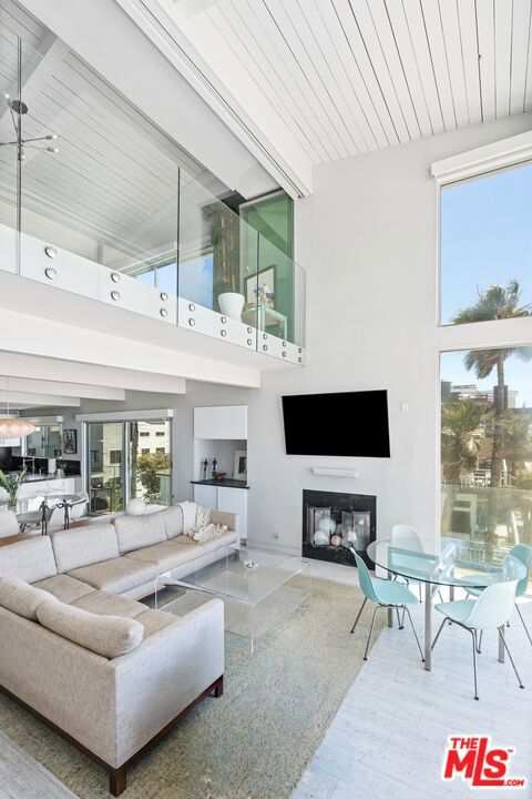 1 Driftwood Street 5