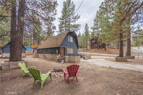 Photo of 828 W Sherwood Boulevard, Big Bear City, CA 92314 (MLS # IG25219377)