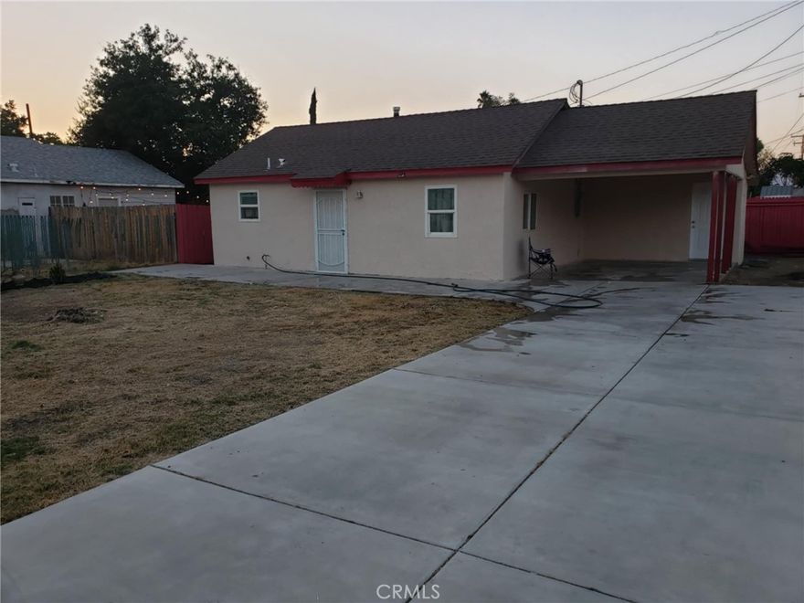 All rooms has  title floor, huge front yard, close to elementary school and shopping center