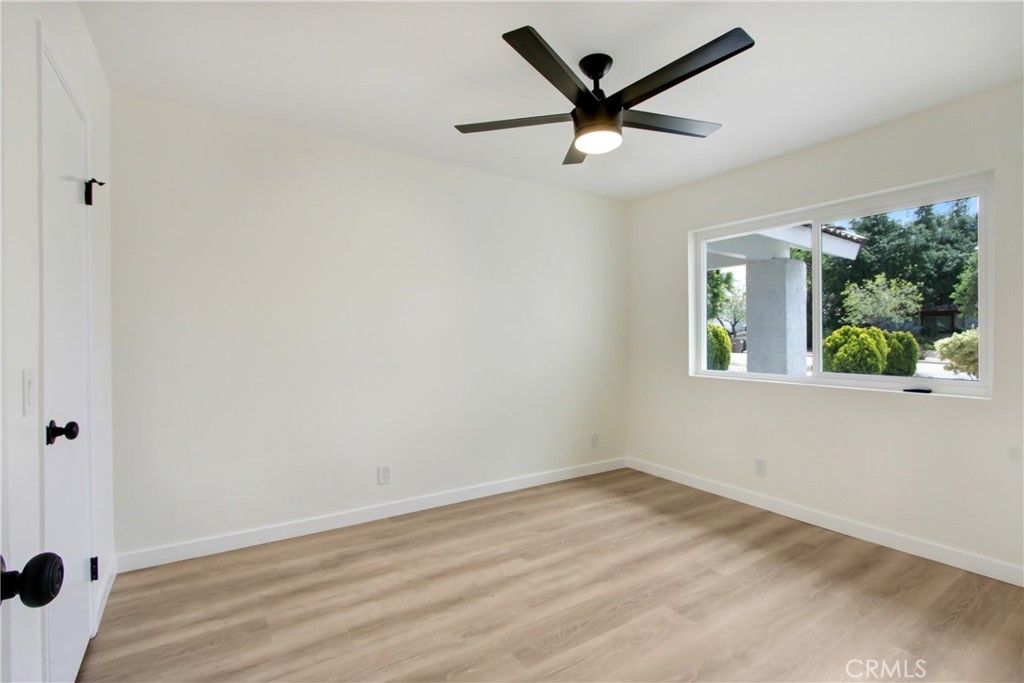 listing image 130727304080454176453