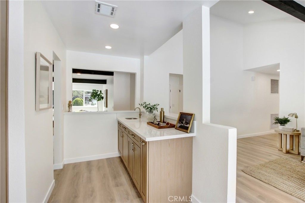 listing image 130721111064304521831