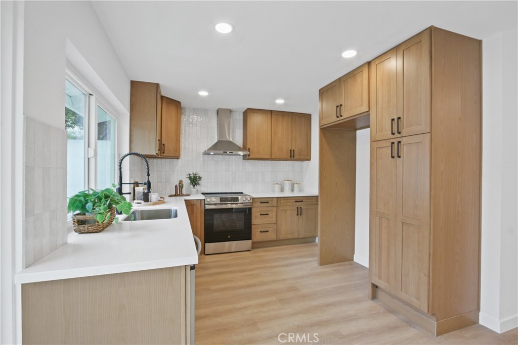 2583 King Way