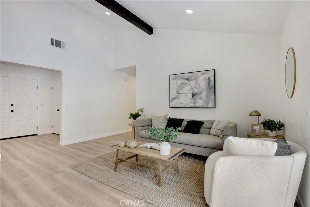 listing image 130720777056600577015