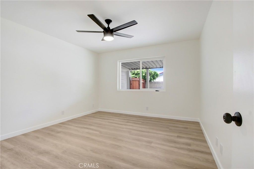 listing image 130722450184432821591