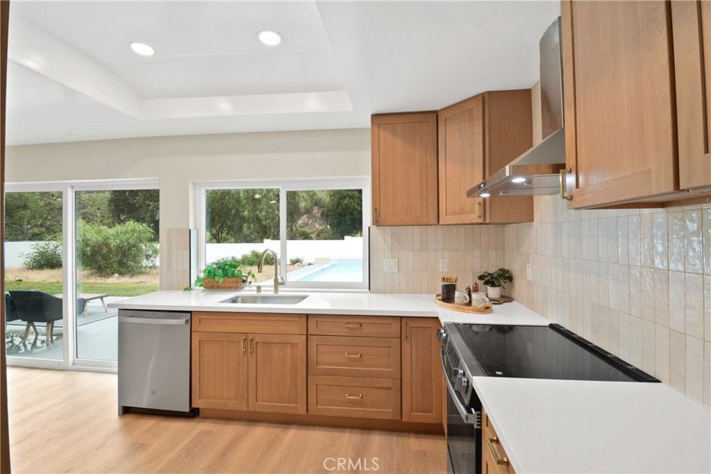 listing image 130724868306455638167