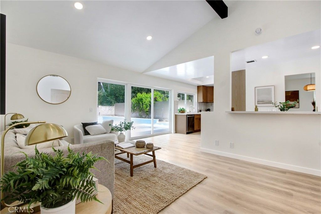 listing image 130729084953218934265
