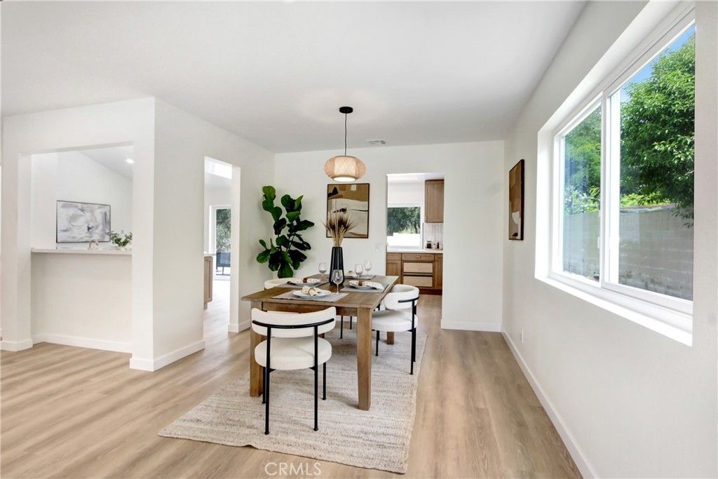 listing image 130721670666368539669