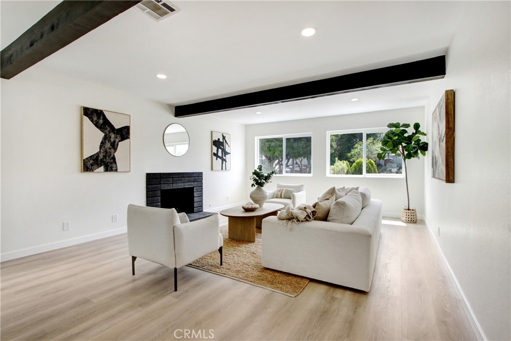 2583 King Way
