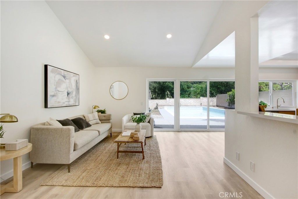 listing image 130726888994654945535