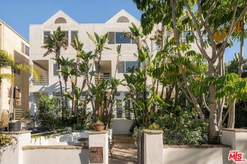 Photo of 18 Voyage Street, Marina Del Rey, CA 90292 (MLS # 26105383)
