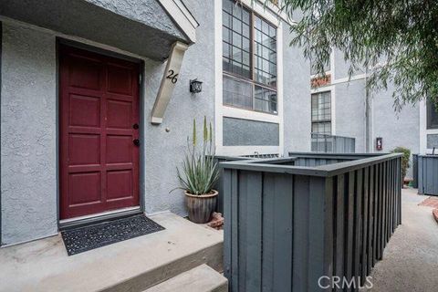 Photo of 18100 Burbank BLVD #26, Tarzana, CA 91356 (MLS # SR26100911)