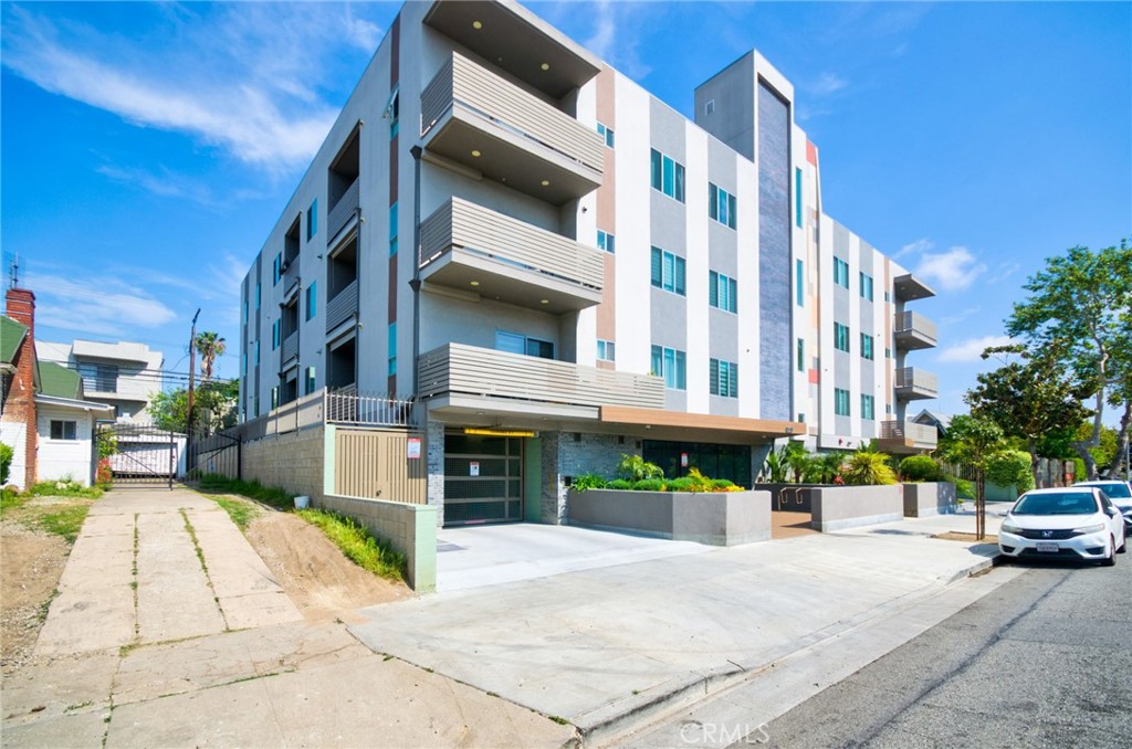 820 S Wilton Place 304